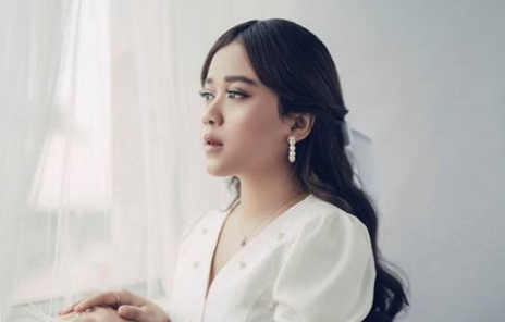 Penyanyi Brisia Jodie kembali hadir menyapa para penggemarnya melalui single terbaru yang berjudul 