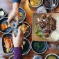 Sahur dengan menu makan makanan yang itu-itu saja tentunya membosankan. Untuk mengakalinya, kamu dapat mengkreasikan makanan ala drama Korea. (Foto: iStockphoto)