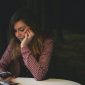 Chatting dengan gebetan ternyata ada batasannya, lho. Jika berlebihan, kamu bisa membuatnya risih dan terganggu. Apa saja ya tanda-tandanya? (Foto: unsplash.com)