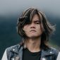 Penyanyi Axl Ramanda kembali menunjukkan bakatnya dengan merilis lagu perdana yang berjudul “Lepas dan Pergi”. (Foto: Dok. Axl Ramanda)