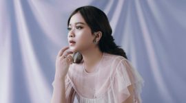 Penyanyi cantik Brisia Jodie dipercaya mengisi original soundtrack film Merindu Cahaya de Amstel yang diberi judul 