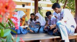 Kemendikbud Ristek menjelaskan rencana kurikulum baru pada tahun 2022 yang akan lebih berfokus pada materi yang esensial. (Foto: Unsplash)