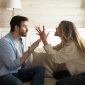Terdapat beberapa tanda red flags dalam suatu hubungan yang perlu kamu waspadai. (Foto: iStock)