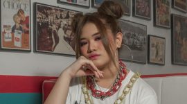 Bea Serendy, artis belia berusia 14 tahun asal Yogyakarta, mengawali tahun baru dengan merilis single baru yang berjudul “From a Distance”. (Foto: Dok. Pandora Visions)