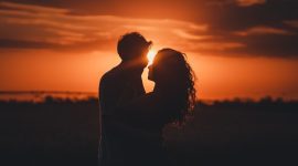 Memahami orang tersayang melalui pendekatan love language dapat menjadi salah satu cara membentuk hubungan yang baik. (Foto: Pexels)