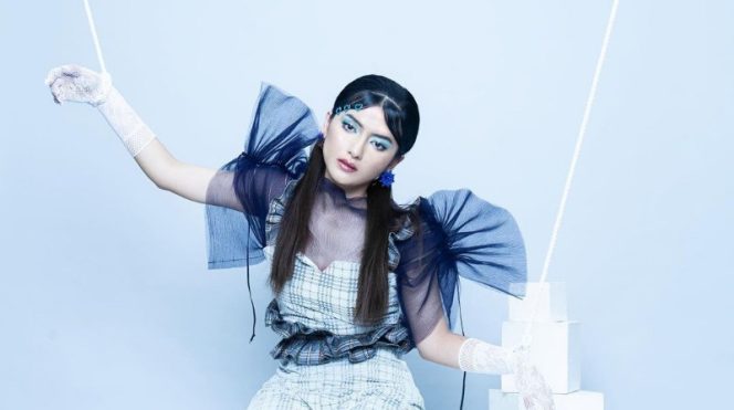 Penyanyi muda jebolan Indonesian Idol 2020, Femila Sinukaban, resmi debut dengan single perdananya yang berjudul 