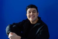 Tulus mengajak Petra Sihombing dan Erwin Gutawa untuk menciptakan lagu berjudul 