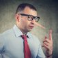 Terdapat beberapa tips yang bisa dilakukan untuk mendeteksi orang yang sedang berbohong agar kamu tidak tertipu lagi. (Foto: iStock)