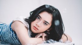 Ziva Magnolya kembali menyapa penggemarnya setelah hampir setahun vakum melalui single berjudul 
