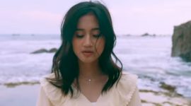 Penyanyi Keisya Levronka kembali menyapa penggemarnya melalui lagu berjudul 