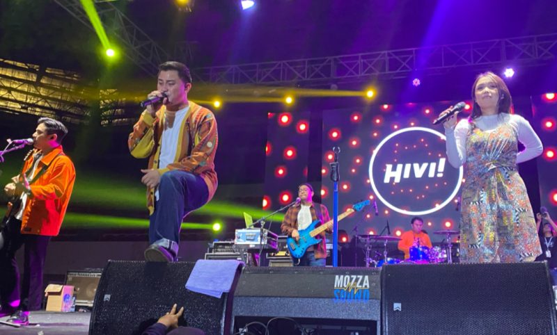 HIVI! membagikan tips yang biasa mereka lakukan dalam menjaga kesehatan meskipun harus konser saat musim pancaroba sedang berlangsung. (Foto: Raria.id/Rafi)