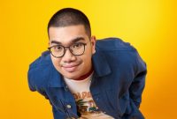 Penyanyi Kaleb J baru saja merilis single baru bertajuk "To The Moon and Back" yang menceritakan indahnya jatuh cinta. (Foto: Dok. Passion Vibe)