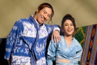 Penyanyi asal Jepang Hiroaki Kato berkolaborasi dengan penyanyi Indonesia Maizura dalam membawakan ulang lagu "Laskar Pelangi". (Foto: Dok. Musica Studios)