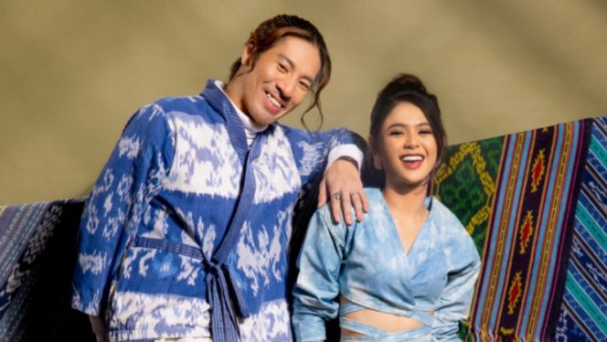 Penyanyi asal Jepang Hiroaki Kato berkolaborasi dengan penyanyi Indonesia Maizura dalam membawakan ulang lagu 