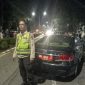 Mobil dinas Toyota Camry milik DPRD Jambi mengalami kecelakaan tunggal saat dikendarai oleh pelajar SMA yang membawa perempuan telanjang. (Foto: Istimewa)