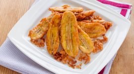 Salah satu makanan khas Indonesia yakni pisang goreng dinobatkan sebagai makanan goreng penutup terenak di dunia. (Foto: iStock)