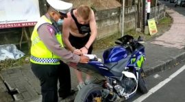 Turis asing dilarang menyewa motor saat berwisata di Bali karena sering melakukan pelanggaran norma dan aturan saat berkendara. (Foto: Istimewa)