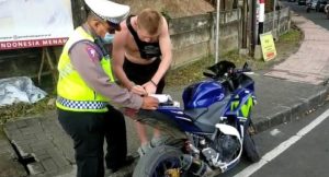 Turis Bali Sewa Motor