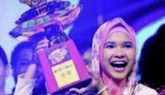 Usai menang perlombaan di Jepang, wanita ini justru dipaksa membayar bea cukai saat membawa pulang pialanya ke Indonesia. (Foto: Istimewa)