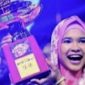 Usai menang perlombaan di Jepang, wanita ini justru dipaksa membayar bea cukai saat membawa pulang pialanya ke Indonesia. (Foto: Istimewa)
