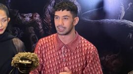 Reza Rahadian mengungkapkan dirinya harus belajar memandikan jenazah demi perannya di film horor Siksa Kubur. (Foto: Raria.id/Rafi)