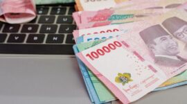 OJK menyebut gaji pekerja bakal kembali dipotong pemerintah dalam rangka tambahan program pensiun agar lebih bermanfaat. (Foto: Canva/Molas Images)