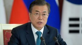 Mantan Presiden Korsel, Moon Jae-in, menjadi tersangka kasus suap karena diduga mencarikan jabatan untuk menantunya di sebuah maskapai. (Foto: Wikimedia Commons)
