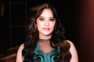 Ashel eks JKT48 menceritakan pengalamannya mendaki gunung demi perannya di film bioskop berjudul Petaka Gunung Gede.