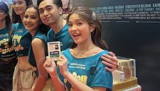 Elsa Japasal alias Eca mengungkapkan pengalaman serunya bermain film Jodoh 3 Bujang bersama aktor lain yang seumuran dengannya. (Foto: Raria.id/Arsallya Namera)