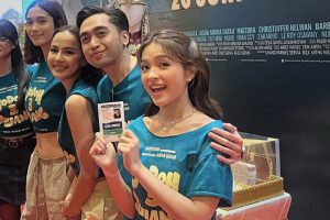Elsa Japasal alias Eca mengungkapkan pengalaman serunya bermain film Jodoh 3 Bujang bersama aktor lain yang seumuran dengannya.