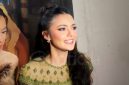 Amanda Rawles menunjukkan perjuangan melawan trauma keluarga melalui karakter yang diperankannya di film Andai Ibu Tidak Menikah dengan Ayah. (Foto: Raria.id/Khoarizmi Septian)