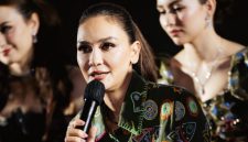 Luna Maya tampil tanpa makeup demi perannya di film horor berjudul Sukma yang disutradarai oleh Baim Wong. (Foto: Poplicist/Arman)