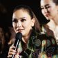 Luna Maya tampil tanpa makeup demi perannya di film horor berjudul Sukma yang disutradarai oleh Baim Wong. (Foto: Poplicist/Arman)