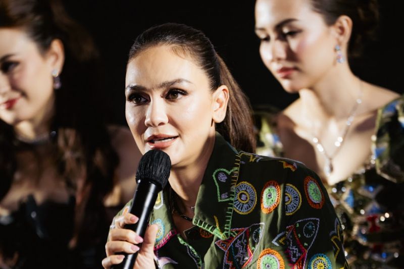 Luna Maya tampil tanpa makeup demi perannya di film horor berjudul Sukma yang disutradarai oleh Baim Wong. (Foto: Poplicist/Arman)