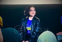 Aktris Rachel Amanda tampil menjadi seorang komika yang populer karena materi soal aib ayahnya di film Suka Duka Tawa. (Foto: Raria.id/Naisya Azzahra)